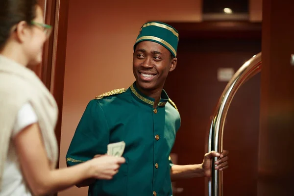 Young Guest Hotel Giving Porter Money His Help — Stock Photo, Image