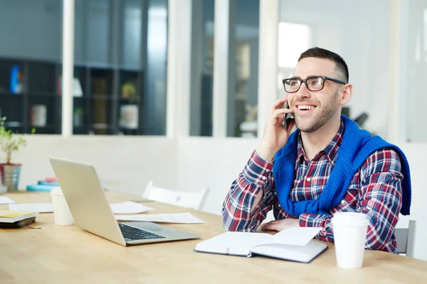 Happy Leader Agent Speaking Smartphone Office — Stock Photo, Image