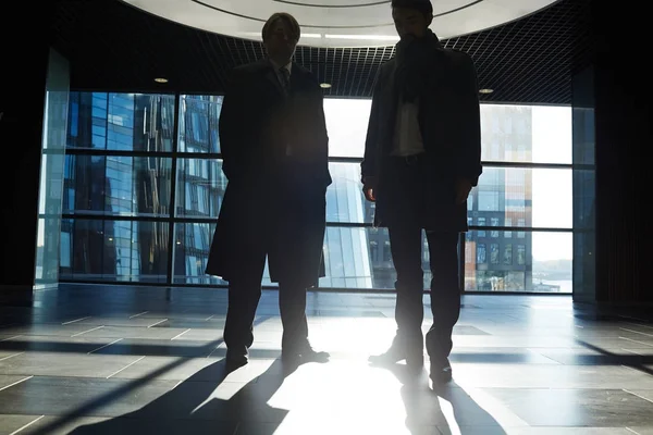 Silhouettes Two Businesspeople Partly Illuminated Last Beams Setting Sun Coming — Stock Photo, Image