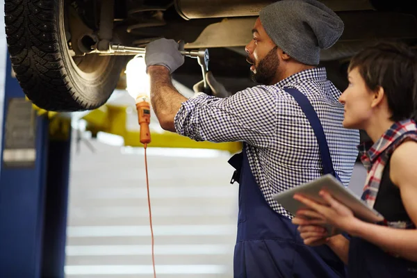 Two Car Technicians Working Garage — Stock Photo, Image