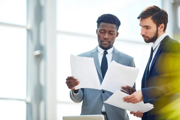 Confident Businessmen Discussing Papers Meeting — Stock Photo, Image