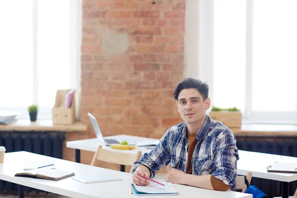 Intellektuella Medarbetaren Att Utbildningen Tekniska Skolan — Stockfoto