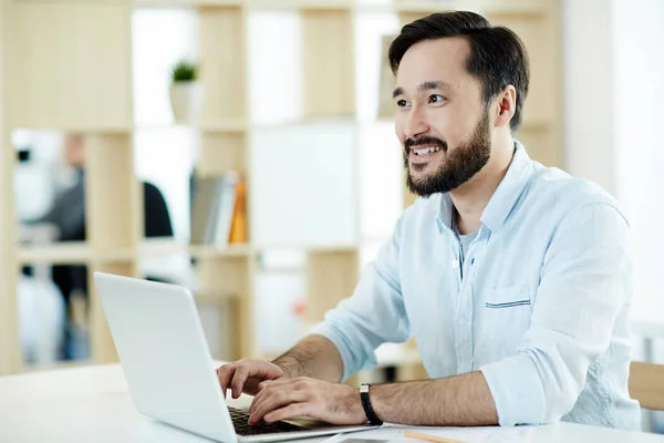 Homme Affaires Inspiré Travaillant Dans Réseau — Photo