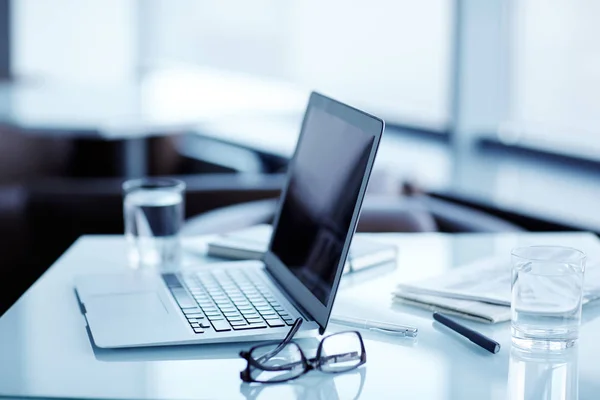 Primo Piano Del Luogo Lavoro Moderno Computer Portatile Quaderni Altri — Foto Stock