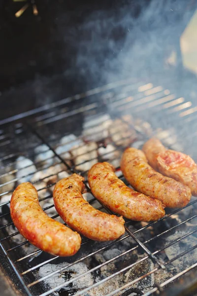 Rangée Saucisses Rôties Feu Pour Table Pique Nique — Photo