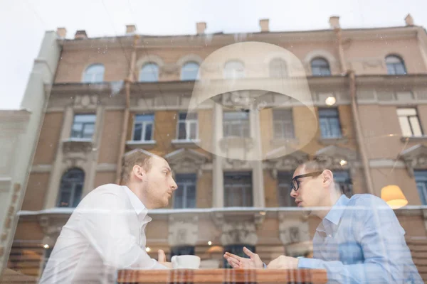 Two Young Workers Having Talk Urban Cafe — Stock Photo, Image