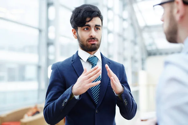 Jonge Ondernemers Brainstormen Tijdens Bespreking Van Nieuw Project — Stockfoto