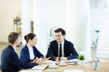Yeni proje hakkında etkileşim iş takım