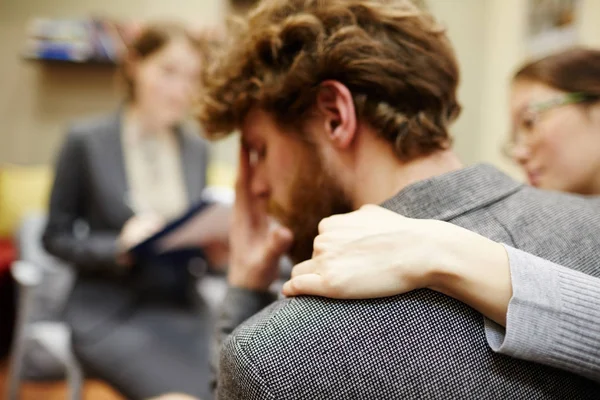 Homme Stressé Touchant Son Visage Avec Main Femme Sur Son — Photo