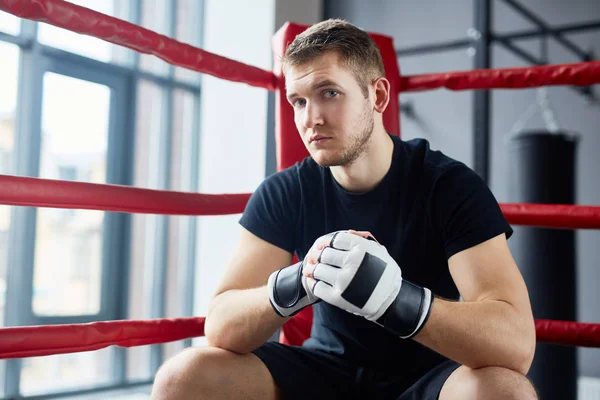 Portrait Young Man Posing Boxing Ring Sitting Floor Looking Camera — Stock Photo, Image