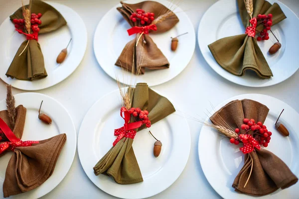 Two Rows Plates Napkins Acorns Ripe Wheat Spikes — Stock Photo, Image