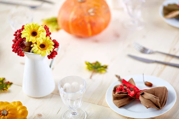 Flowers Ashberries Vase Wooden Served Festive Table — Stock Photo, Image