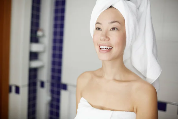 Portrait Happy Young Woman Clean White Skin Fresh Out Shower — Stock Photo, Image