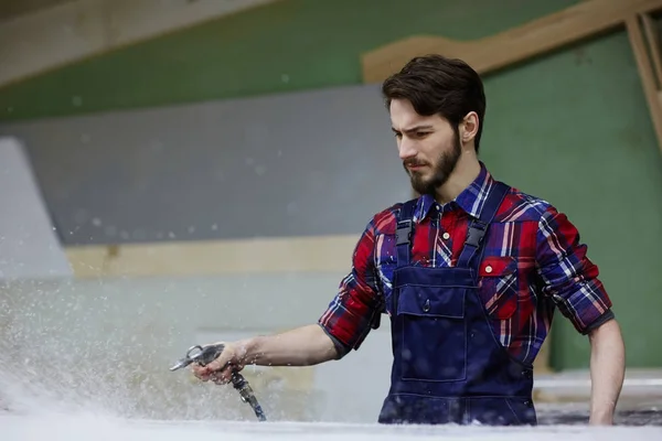 Young Engineer Cooling Detail Processing — Stock Photo, Image