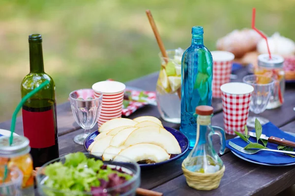 Tabel Geserveerd Met Verse Biologische Voeding — Stockfoto