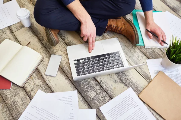 Top View Unrecognizable Freelancer Working Cross Legged Wooden Floor Using — стоковое фото