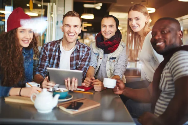 Group Portrait Cheerful Young Businesspeople Looking Camera Toothy Smiles While — Stock Photo, Image