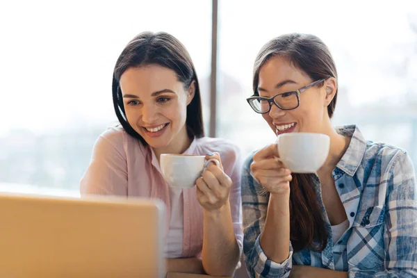 Happy Girls Tea Coffee Watching Something Curious Online — Stock Photo, Image