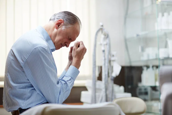 Upset Senior Man Sitting Hospital Worrying His Diagnosis — Stock Photo, Image
