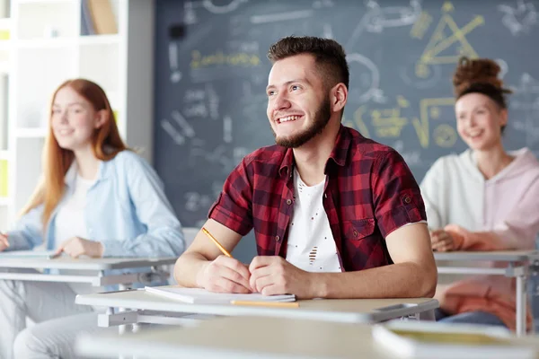 Estudiante Secundaria Mirando Profesor Con Sonrisa Mientras Escucha Explicación Lección —  Fotos de Stock