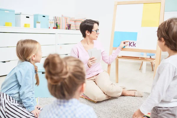 Young Teacher Showing Telling Letter Whiteboard Lesson Kindergarten — Stock Photo, Image