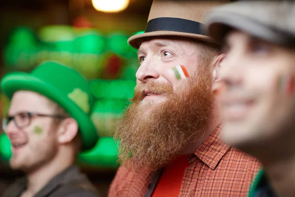 Barbu Fan Football Irlandais Ses Amis Regarder Match Diffusé Dans — Photo