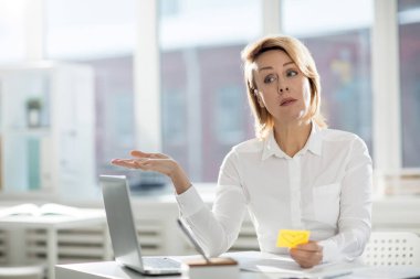 Çapraşık işkadını Sevgililer etiket vermek için hangi meslektaşım karar veremiyorum