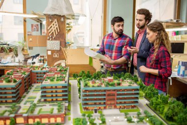 Grup Genç Mimarlar daire yeni blokları ve diğer yerlerde toplantısında kentin tartışıyor