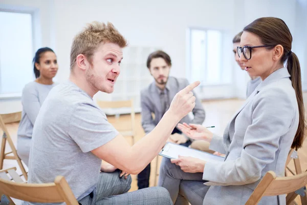 Angry Young Man Pointing Female Psychologist Psychological Session — Stock Photo, Image