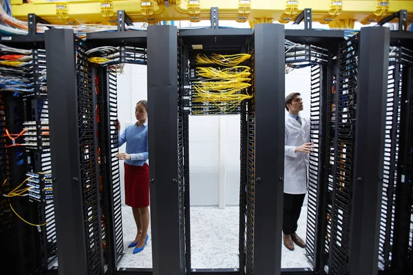 Two Colleagues Data Center Support Department Testing New Hardware Bitcoin — Stock Photo, Image