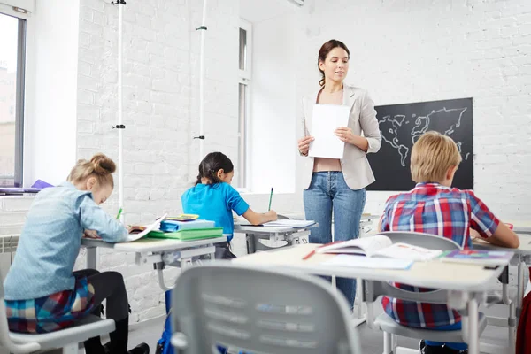 Strict Teacher Walking Rows Desks Individual Test Watching Her Learners — Stock Photo, Image