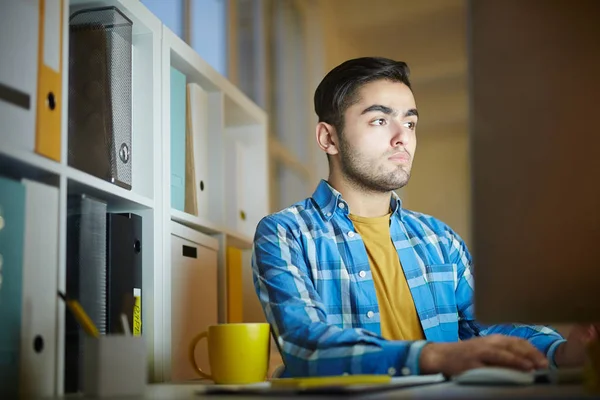 Young Office Worker Concentrating Reading Online Statistics Monitor Display His — Stock Photo, Image