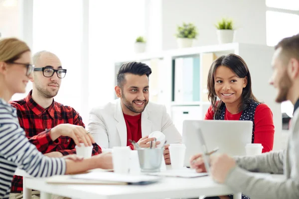 Grupo Empresarial Intercultural Reunido Para Reunión Puesta Marcha Oficina — Foto de Stock