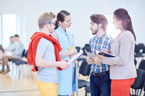 Group Young Colleagues Having Talk Business Conference Discussing Its Main — Stock Photo, Image
