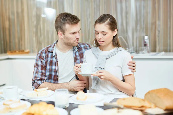 Young Man Embracing His Wife Cup Tea Talk Dinner Table — Stock Photo, Image