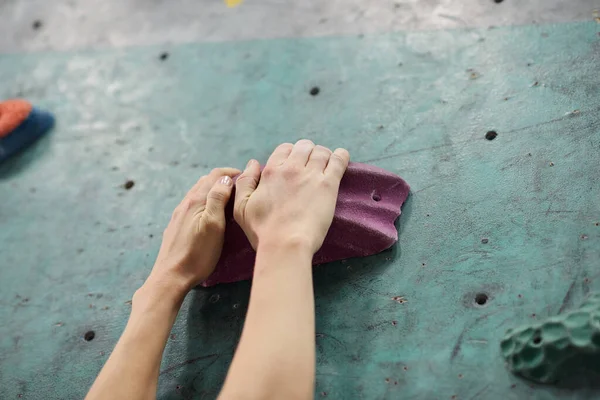 Two Hands Young Sportswoman Grabbing One Artificial Rocks Climbing Equipment — Stock Photo, Image