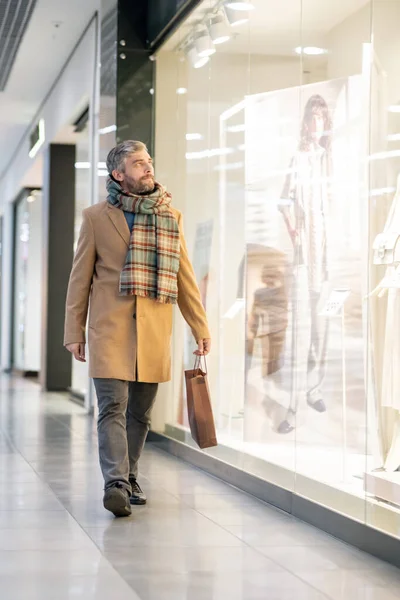 Middle Aged Man Stylish Casualwear Looking One Large Shop Windows — Stock Photo, Image