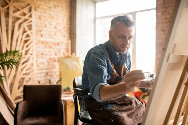 Middle Aged Professional Painter Workwear Sitting Front Easel Unfinished Painting — Stock Photo, Image