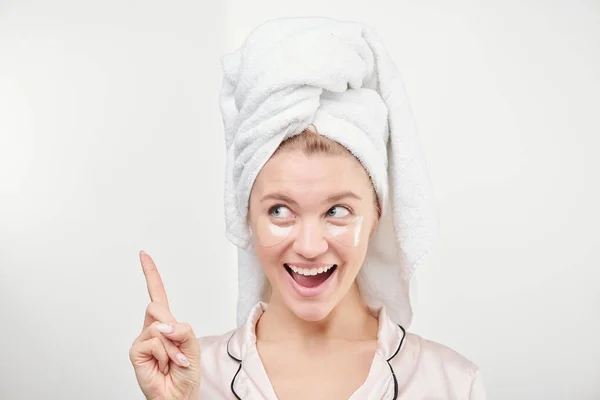 Happy Beautiful Woman Eye Patches Face Towel Head Pointing Upwards — Stock Photo, Image