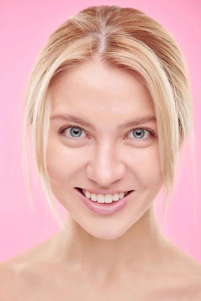 Young Beautiful Smiling Woman Natural Makeup Looking Camera Isolation Pink — Stock Photo, Image