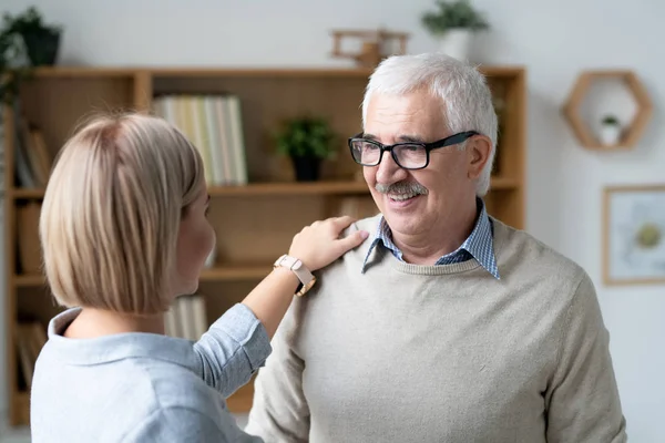 Young Affectionate Woman Keeping Hand Shoulder Her Happy Father While — Stockfoto