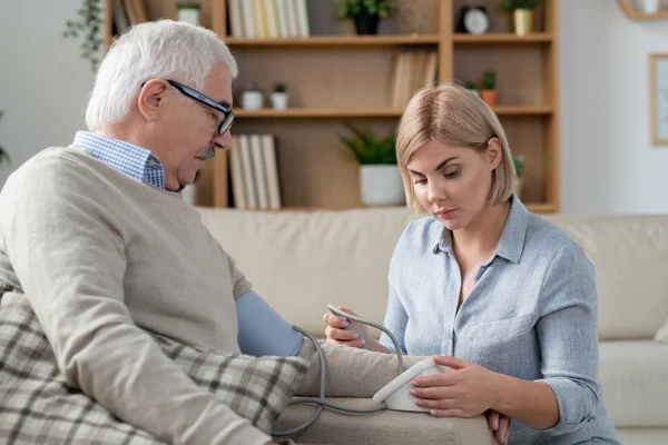 Young Blonde Careful Woman Tonometer Measuring Blood Pressure Her Aged — Stockfoto