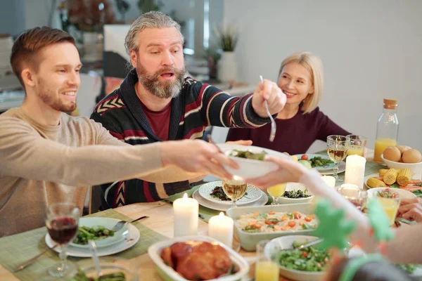 Bearded Man Fork Going Take Some Salad Bowl Held His — Stok fotoğraf