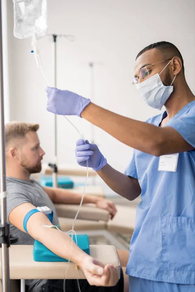 Young Intern Uniform Protective Mask Rubber Gloves Preparing Dropper Patient — ストック写真