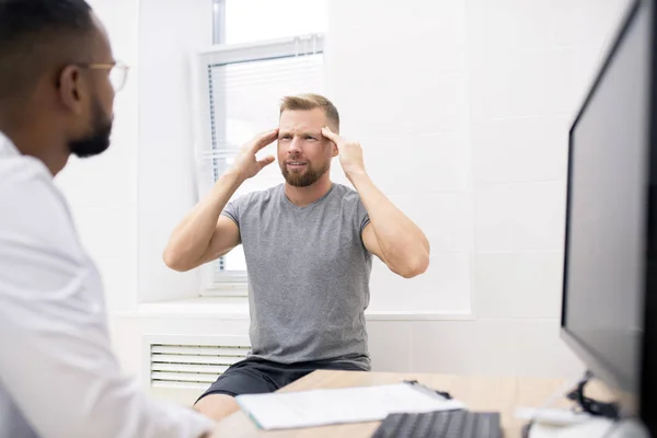 Young Bearded Man Casualwear Touching His Head While Complaining Permanent — Stock Photo, Image