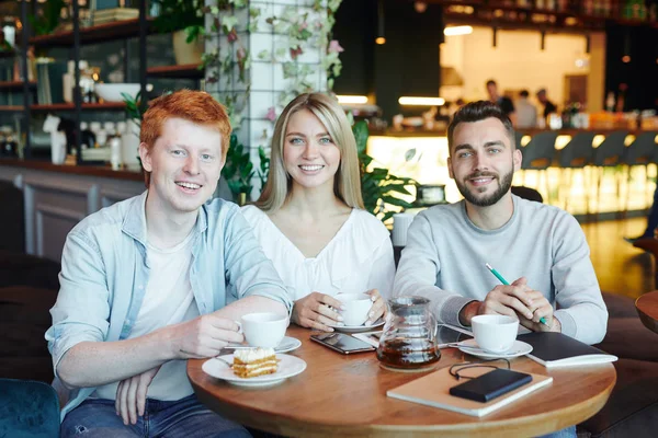 Group Cheerful Students College Relaxing Cafe Classes Having Tea Enjoying — Stock Photo, Image