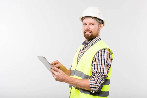 Jovem Construtor Barbudo Bem Sucedido Hardhat Branco Camisa Quadriculada Colete — Fotografia de Stock