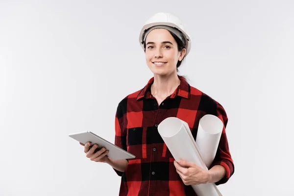 Glad Ung Kvinnlig Arkitekt Hatt Och Flanell Med Touchpad Medan — Stockfoto