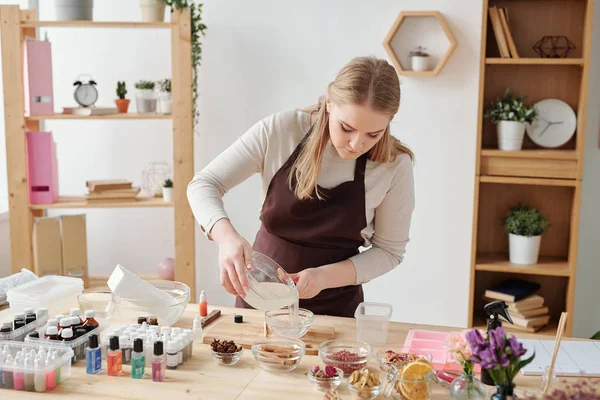 Pretty Young Craftswoman Brown Apron Pouring Liquid Soap Mass Large — Stock Photo, Image