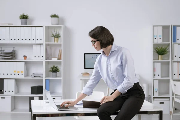 Young Elegant Businesswoman Sitting Desk Slighlty Bending Laptop While Searching — 스톡 사진